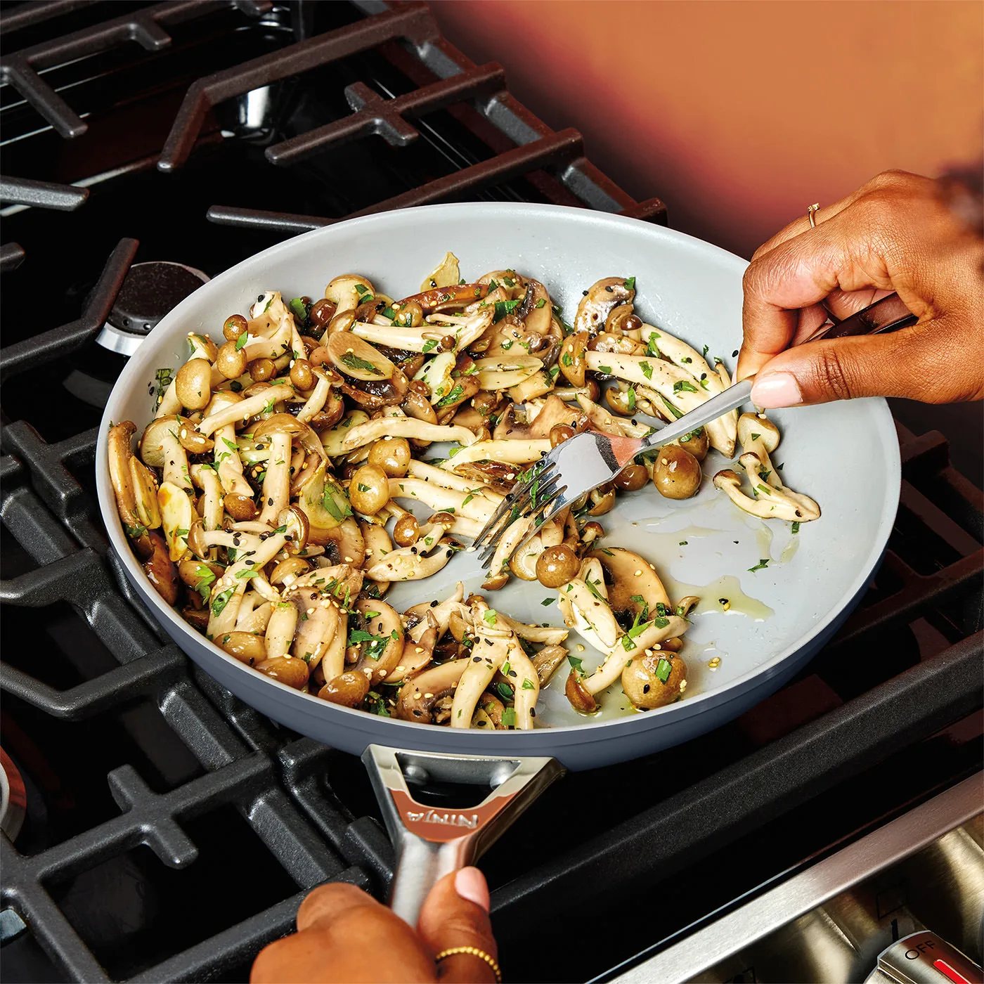Suitable for all hob types