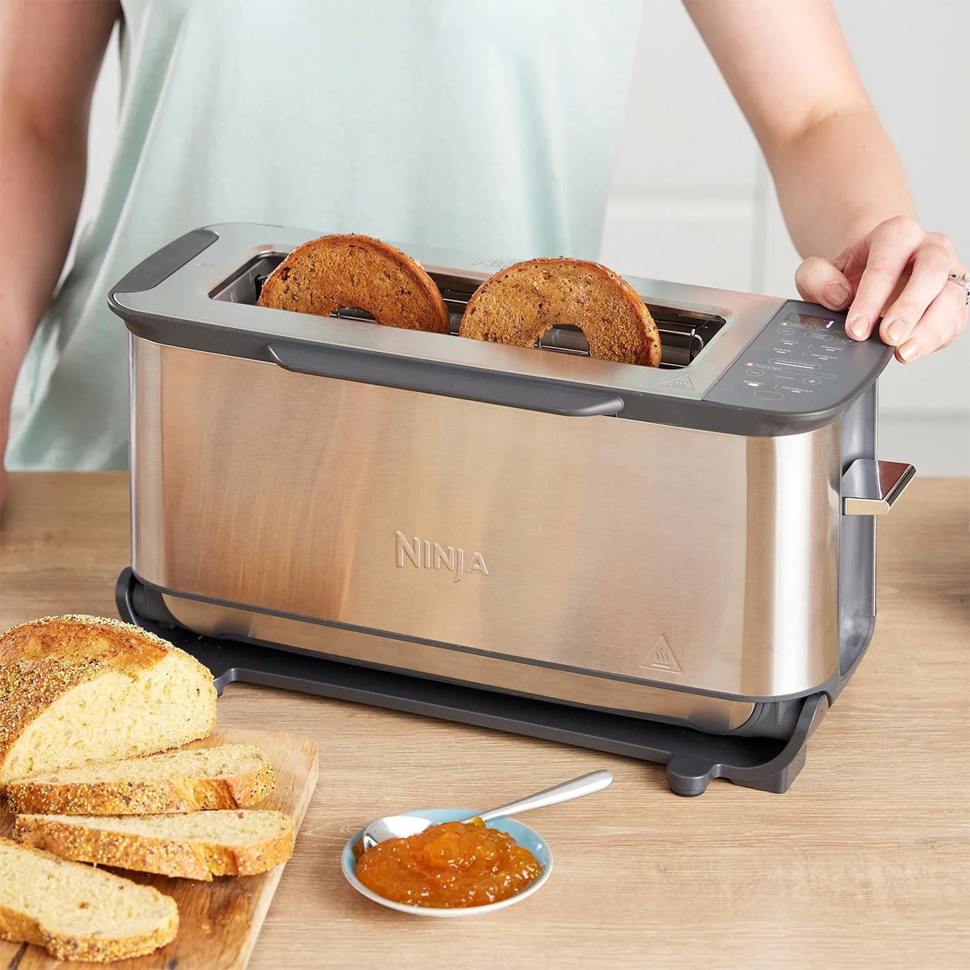 Edge-to-edge, even toasting