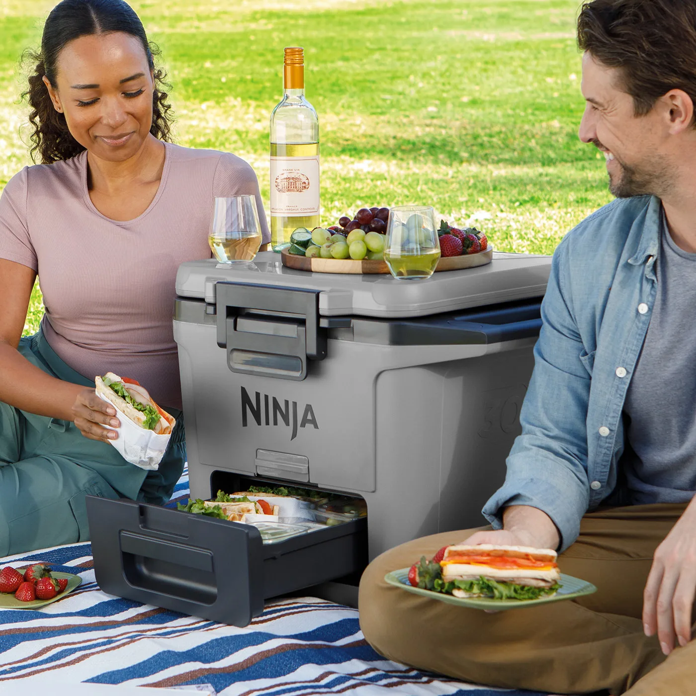 Integrated dry storage drawer